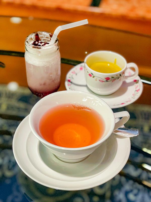 ロビーラウンジ フォンテーヌ／ロイヤルパークホテルのハロウィンアフタヌーンティーの飲み物画像