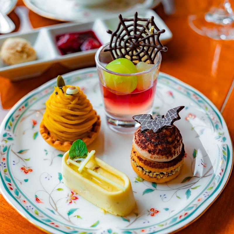 ロビーラウンジ ル・ジャルダン／ホテル椿山荘東京のハロウィンアフタヌーンティーのスイーツ画像