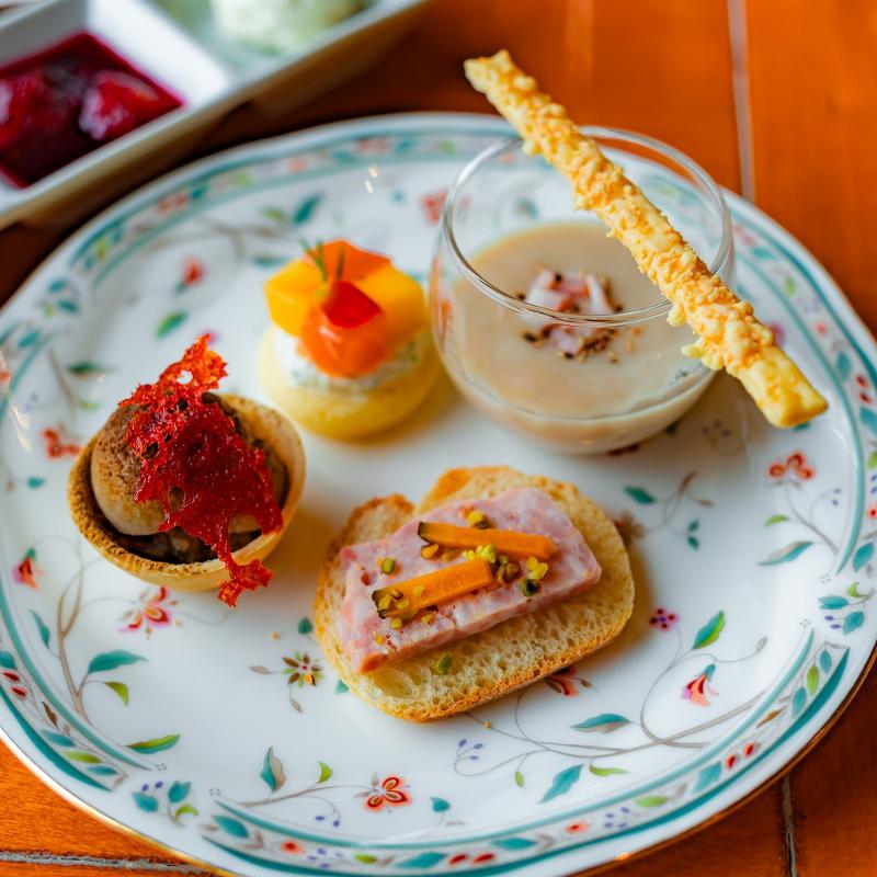 ロビーラウンジ ル・ジャルダン／ホテル椿山荘東京のハロウィンアフタヌーンティーのセイボリー画像