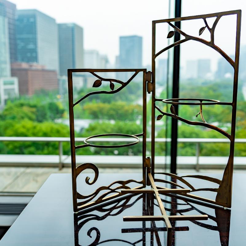 ラウンジバー プリヴェ／パレスホテル東京のアフタヌーンティー "テール エ メール"のスタンド画像