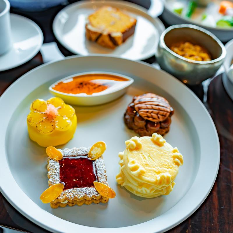 ラウンジバー プリヴェ／パレスホテル東京のアフタヌーンティー "テール エ メール"のスイーツ画像