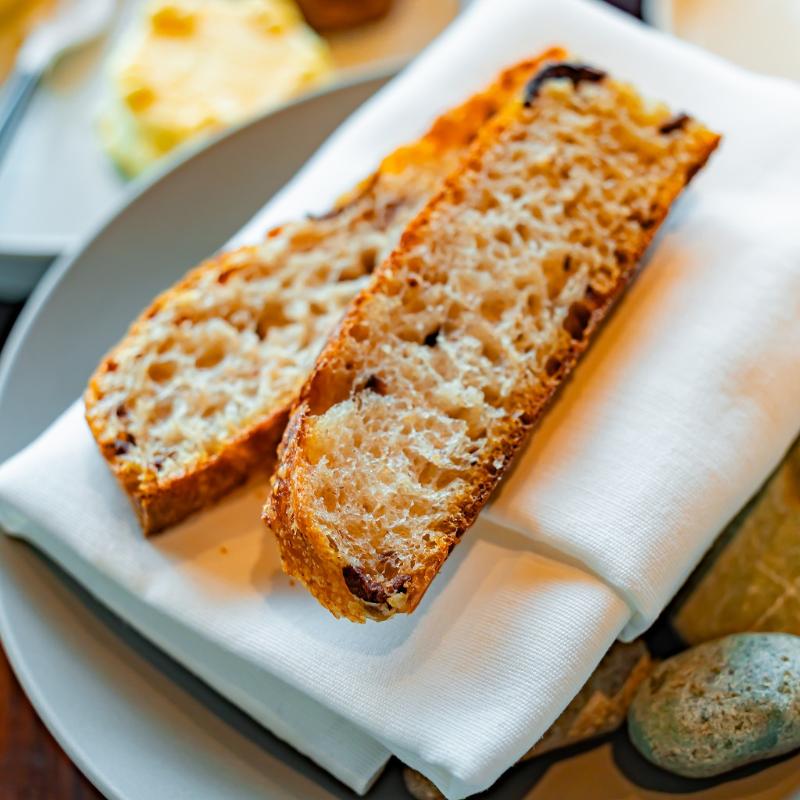 ラウンジバー プリヴェ／パレスホテル東京のアフタヌーンティー "テール エ メール"のスコーン画像