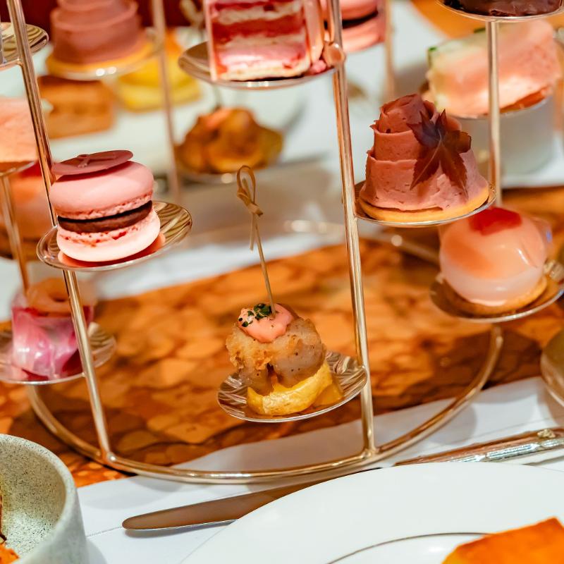 ザ・ロビー／ザ・ペニンシュラ東京のザ・ペニンシュラ・イン・ピンク アフタヌーンティーのスタンド3段目画像