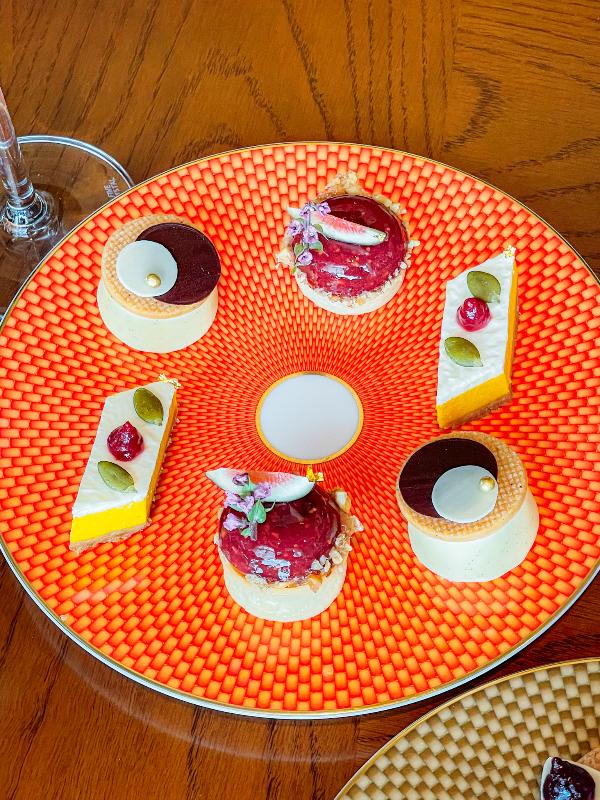 オリエンタルラウンジ／マンダリン オリエンタル 東京のオータムハーベスト アフタヌーンティーのスタンド1段目画像