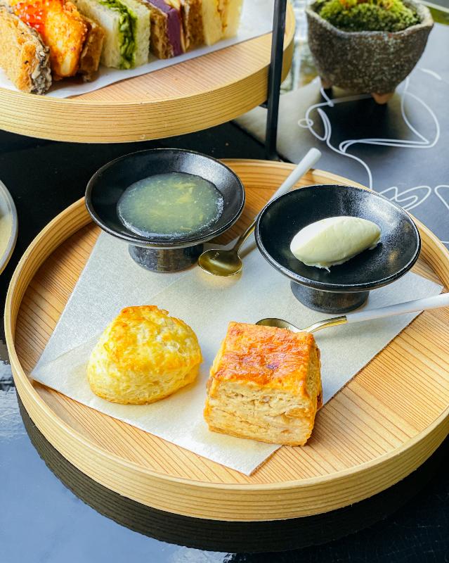 Jean-Georges at The Shinmonzen／The Shinmonzenの栗と柿のアフタヌーンティーのスタンドその他プレート1画像