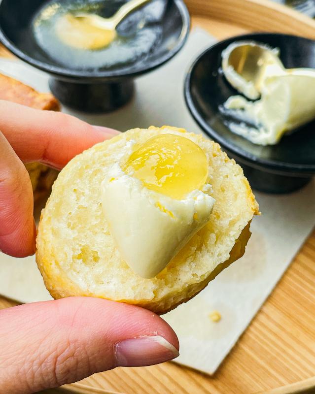 Jean-Georges at The Shinmonzen／The Shinmonzenの栗と柿のアフタヌーンティーのスコーン画像