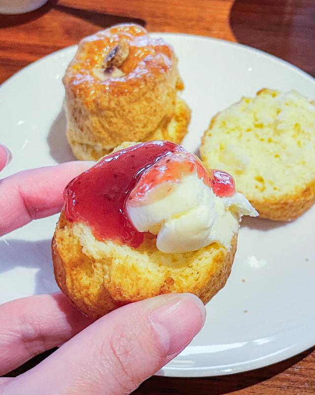 ロビー バー／東京エディション虎ノ門のドリームライトホテルアフタヌーンティーのスコーン画像