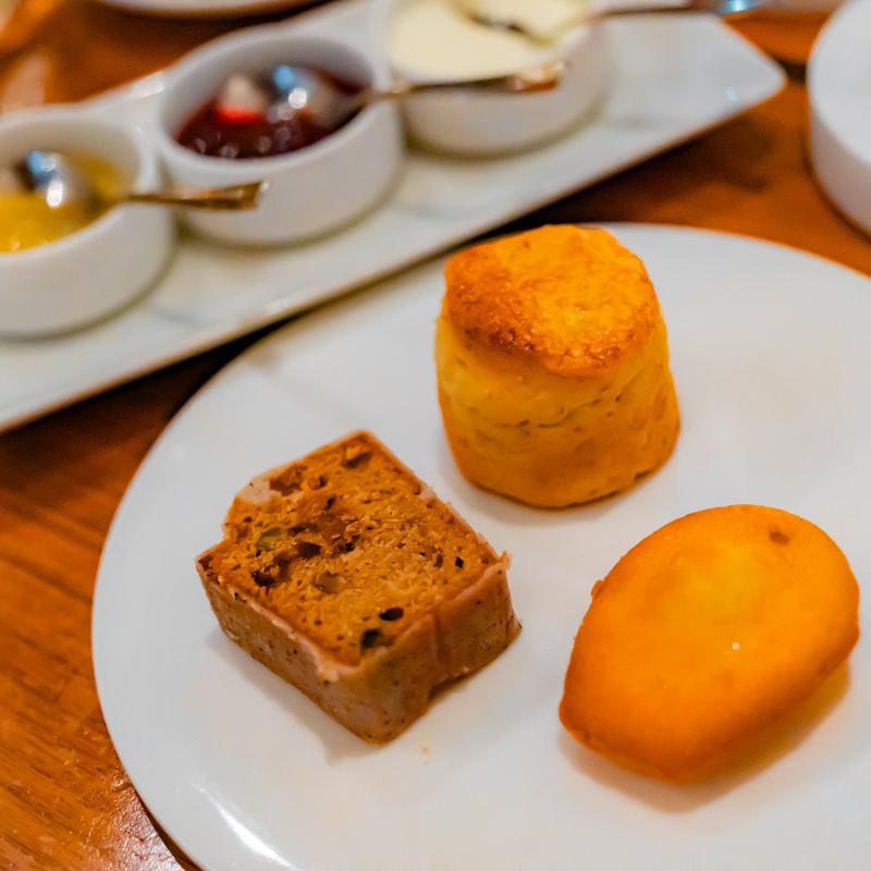 ザ ラウンジ／フォーシーズンズホテル東京大手町のフェスティブアフタヌーンティーのスコーン画像