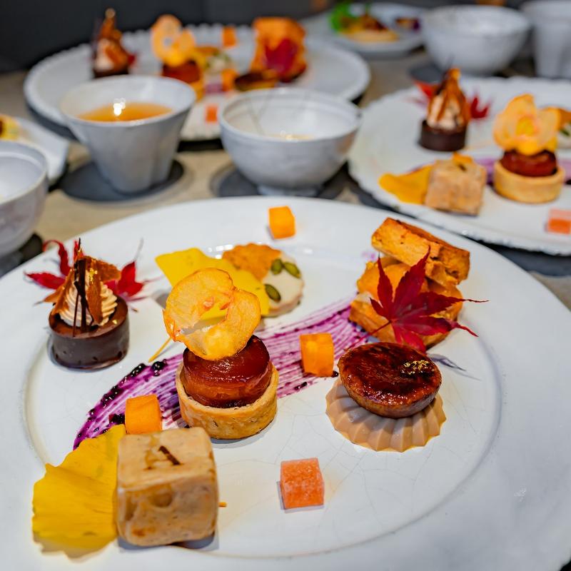 ASAKO IWAYANAGI SALON DE THÉのAFTERNOON TEAのスタンド画像