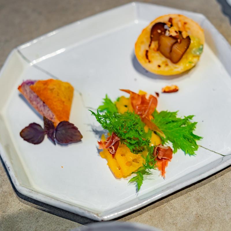 ASAKO IWAYANAGI SALON DE THÉのAFTERNOON TEAのスタンド2段目画像