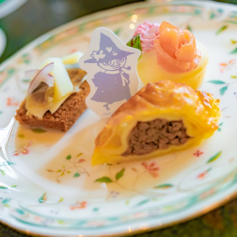 ロビーラウンジ ル・ジャルダン／ホテル椿山荘東京のTales of Moominland Midwinter アフタヌーンティーのセイボリー画像