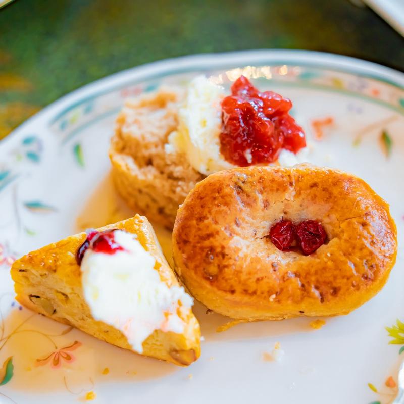 ロビーラウンジ ル・ジャルダン／ホテル椿山荘東京のTales of Moominland Midwinter アフタヌーンティーのスコーン追加1画像