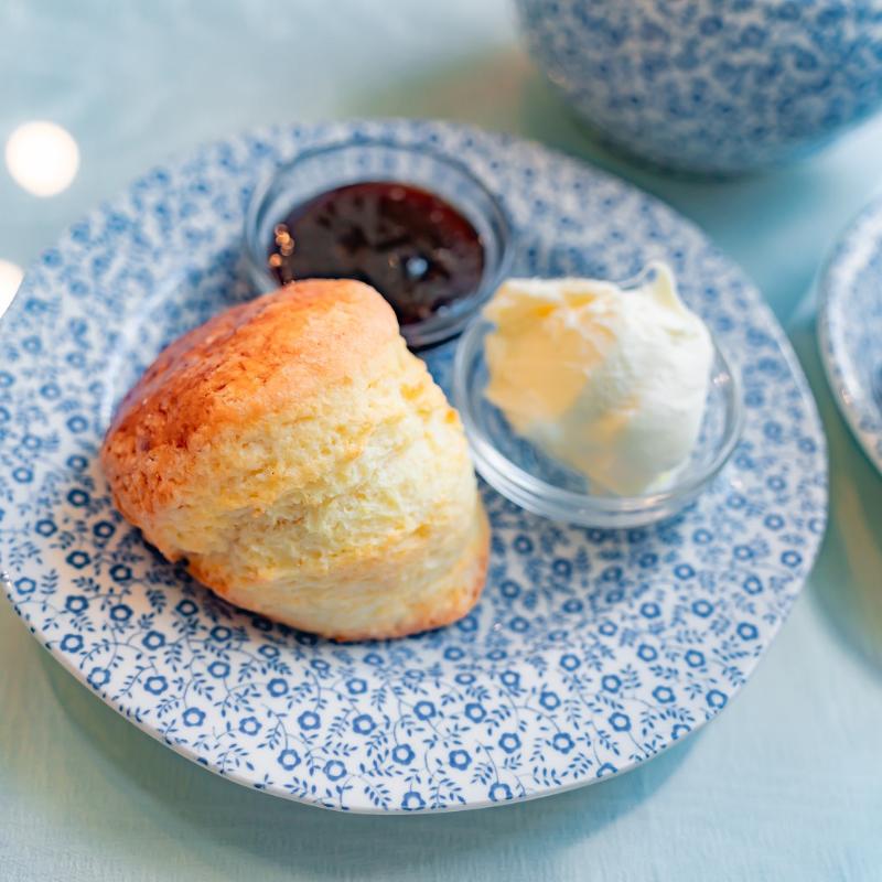 JURI’S TEA ROOMのジュリスフルアフタヌーンティーのスコーン画像
