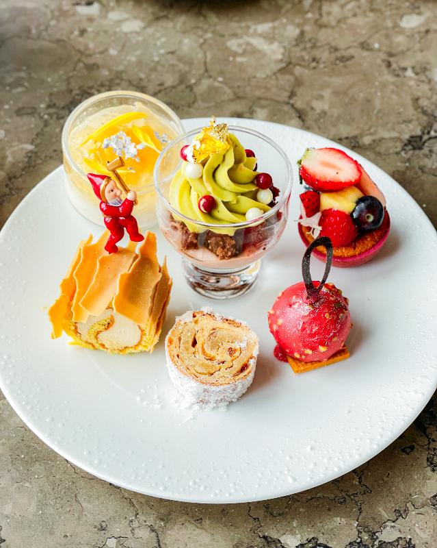 ジャヌ ラウンジ & ガーデンテラス／ジャヌ東京のクリスマスアフタヌーンティーのスイーツ画像