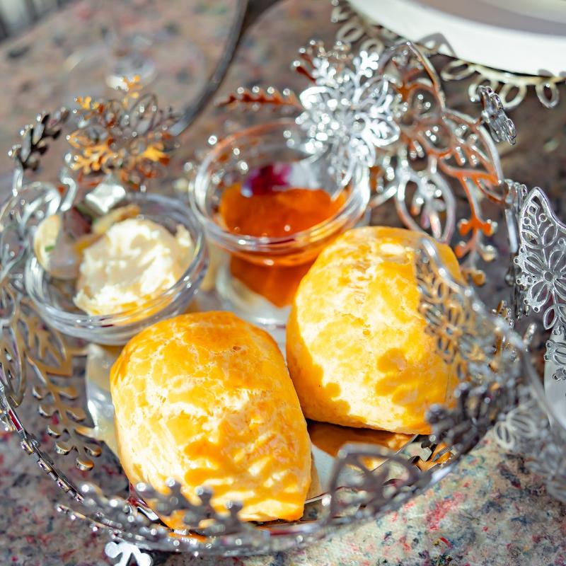 アニヴェルセルカフェ 表参道のWhite Christmas アフタヌーンティーのスコーン画像