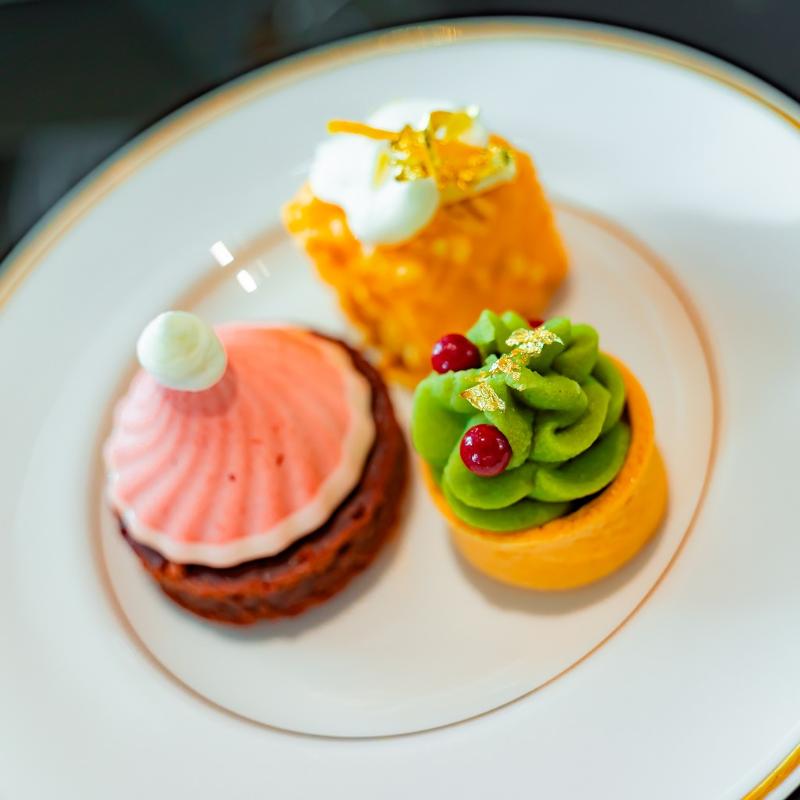 クラブラウンジ／ザ・リッツ・カールトン東京のフェスティブモーメンツアフタヌーンティーのスイーツ画像