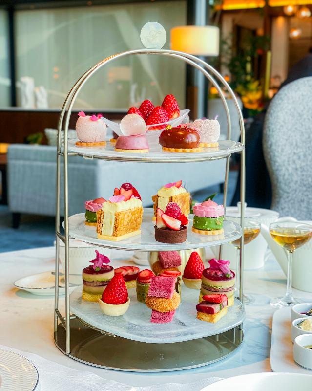 ビュメール／フェアモント東京のいちごのフラワーブーケアフタヌーンティーのスタンド画像