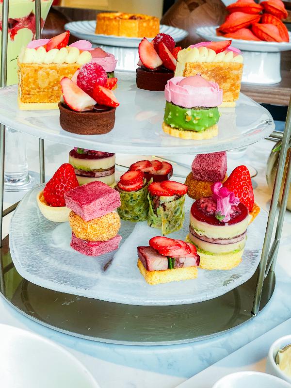 ビュメール／フェアモント東京のいちごのフラワーブーケアフタヌーンティーのスタンド3段目画像