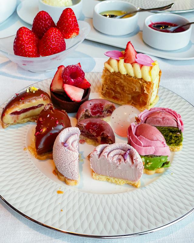 ビュメール／フェアモント東京のいちごのフラワーブーケアフタヌーンティーのスイーツ追加1画像