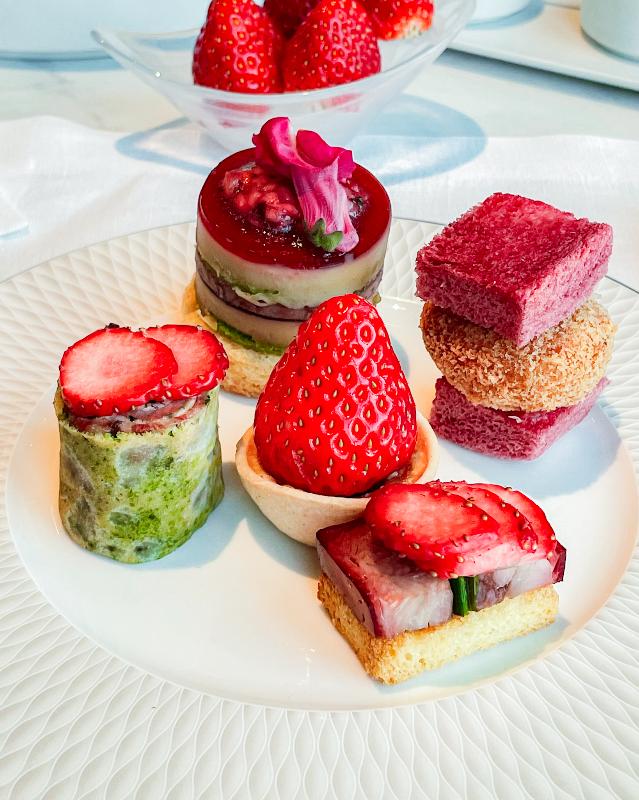 ビュメール／フェアモント東京のいちごのフラワーブーケアフタヌーンティーのセイボリー画像