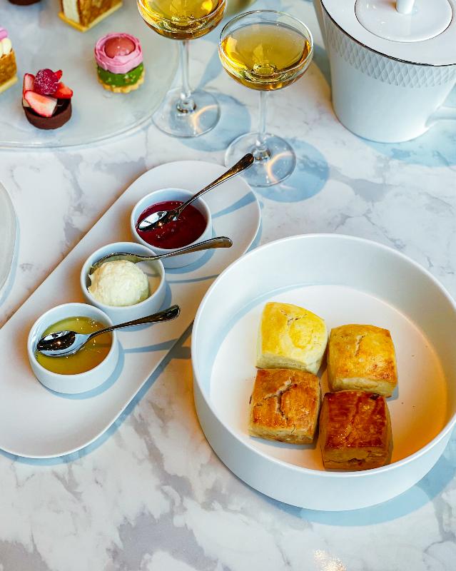 ビュメール／フェアモント東京のいちごのフラワーブーケアフタヌーンティーのスタンドその他プレート1画像