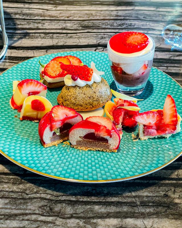 オリエンタルラウンジ／マンダリン オリエンタル 東京のストロベリーアフタヌーンティーのスイーツ追加1画像