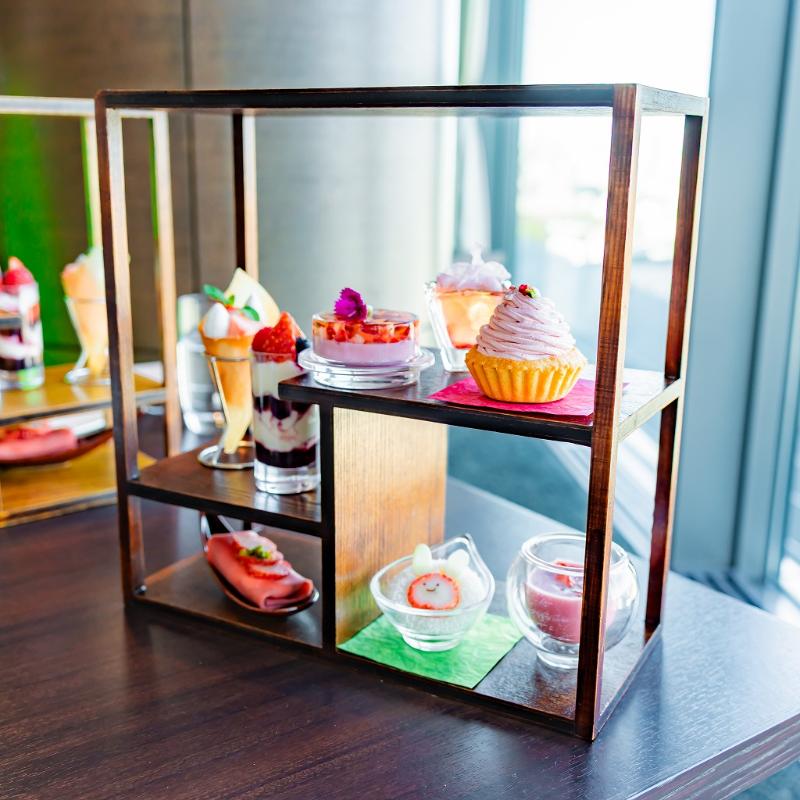 チャイナシャドー／ストリングスホテル東京インターコンチネンタルのストロベリーチャイニーズアフタヌーンティーのスタンド画像