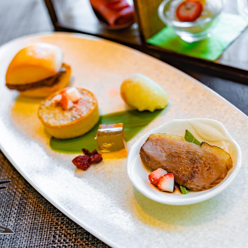 チャイナシャドー／ストリングスホテル東京インターコンチネンタルのストロベリーチャイニーズアフタヌーンティーのスタンドその他プレート1画像