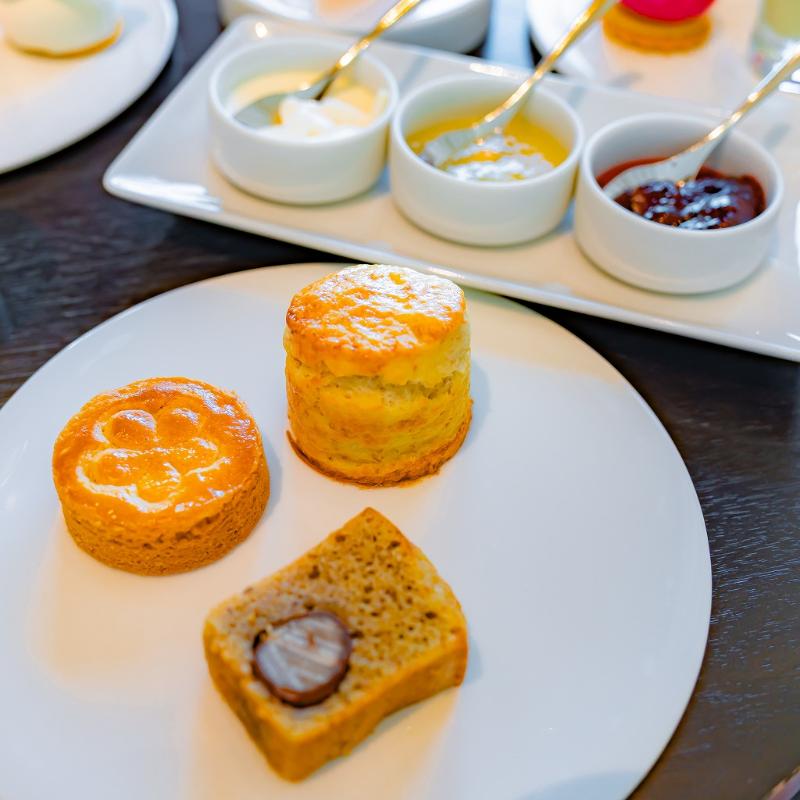 ザ ラウンジ／フォーシーズンズホテル東京大手町のウィンターストロベリーアフタヌーンティーのスコーン画像