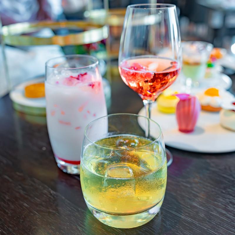 ザ ラウンジ／フォーシーズンズホテル東京大手町のウィンターストロベリーアフタヌーンティーの飲み物画像