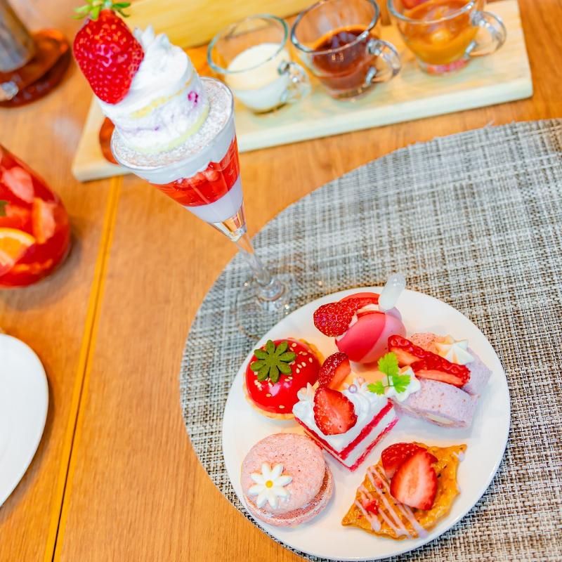 バーラウンジ シルバ／ヒルトン東京ベイのストロベリーアフタヌーンティーのスイーツ画像