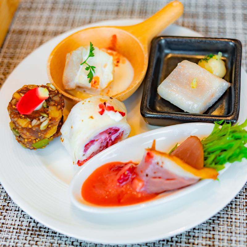 バーラウンジ シルバ／ヒルトン東京ベイのストロベリーアフタヌーンティーのセイボリー追加1画像