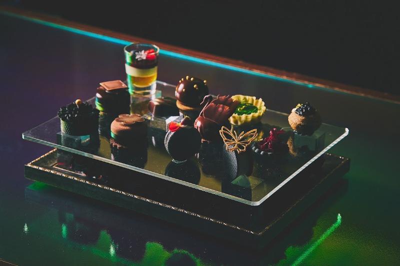 Constellation. “Black Swan” Afternoon Tea　― 光から闇へ、羽音のように移ろう 12の瞬間 ―の画像1