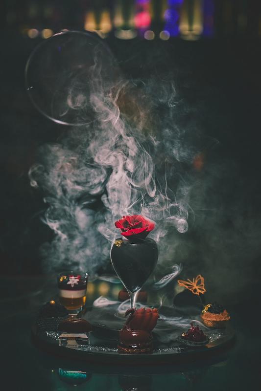 Constellation. “Black Swan” Afternoon Tea ― 光から闇へ、 羽音のように移ろう12の瞬間 ―シグネチャー付きの画像1