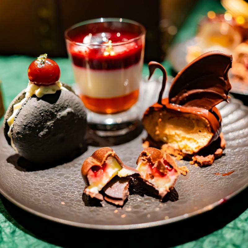 Constellation.のトランク型 Constellation. “Black Swan” Afternoon Tea ― 光から闇 へ、羽音のように移ろう12の瞬間 ―のスイーツ追加1画像