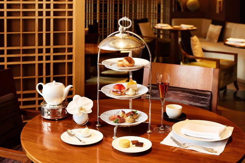  ピエール・エルメ・パリのアフタヌーンティーセットの画像1