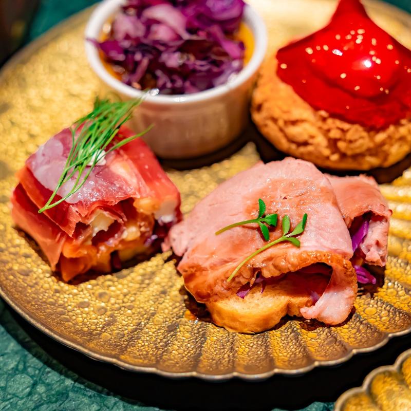 Constellation.のトランク型 Constellation. “Cherry Coded” Afternoon Tea ― 赤は、甘さだけの色ではない ―のセイボリー画像