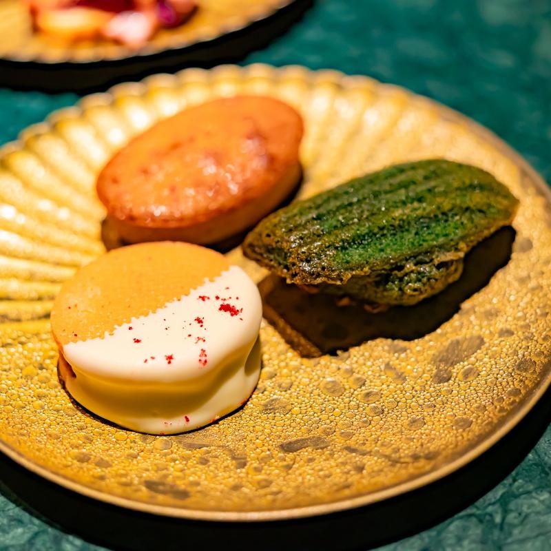 Constellation.のトランク型 Constellation. “Cherry Coded” Afternoon Tea ― 赤は、甘さだけの色ではない ―のスコーン画像