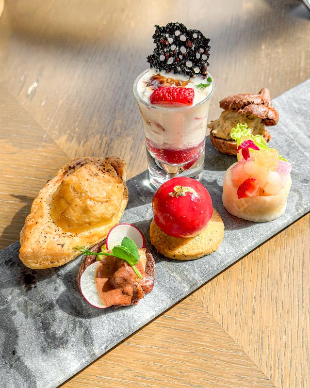 THE GARDEN BAR／HOTEL THE MITSUI KYOTOのいちご＆チョコレート アフタヌーンティーのセイボリー画像