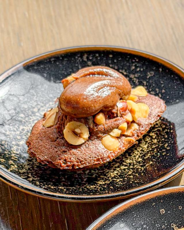 THE GARDEN BAR／HOTEL THE MITSUI KYOTOのいちご＆チョコレート アフタヌーンティーのスコーン画像