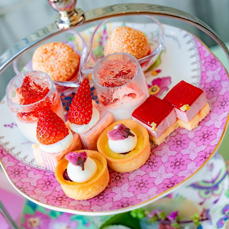 バー・ラウンジ THE BAR／ザ ロイヤルパークホテル アイコニック 東京汐留のAFTERNOON TEA with “SIROCCO”「ストロベリー＆桜」のスタンド1段目画像