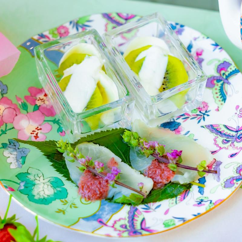 バー・ラウンジ THE BAR／ザ ロイヤルパークホテル アイコニック 東京汐留のAFTERNOON TEA with “SIROCCO”「ストロベリー＆桜」のスタンド2段目画像