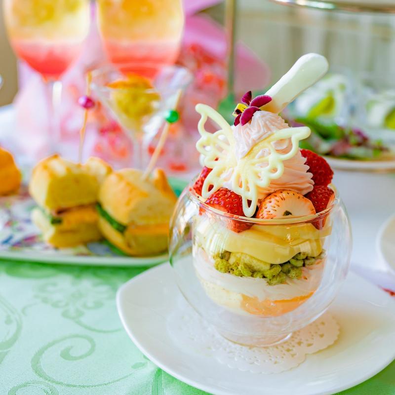 バー・ラウンジ THE BAR／ザ ロイヤルパークホテル アイコニック 東京汐留のAFTERNOON TEA with “SIROCCO”「ストロベリー＆桜」のスイーツ追加2画像