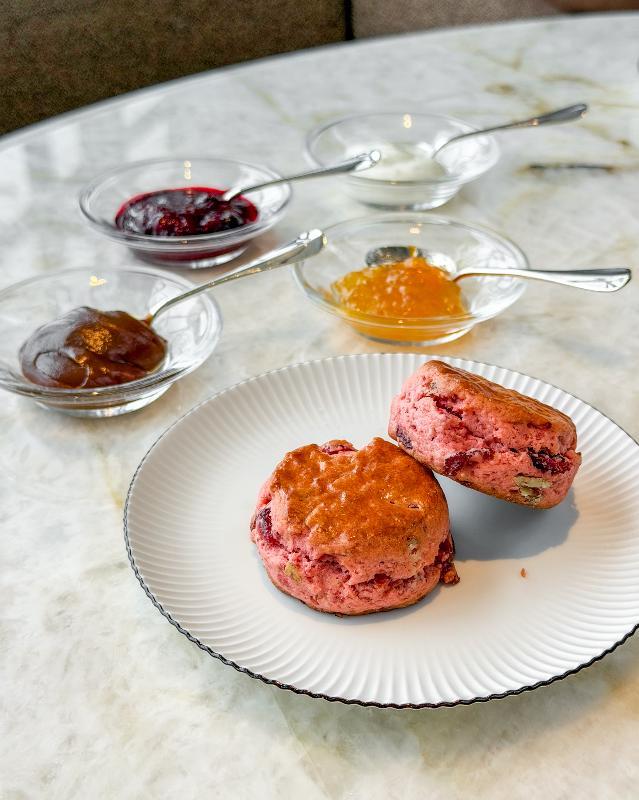 ピークラウンジ／パークハイアット東京のバレンタイン & ホワイトデー アフタヌーンティーのスコーン追加2画像