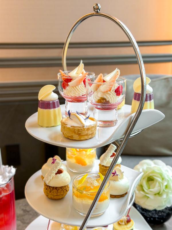 ジャヌ ラウンジ & ガーデンテラス／ジャヌ東京のストロベリー＆ホワイト アフタヌーンティーのスタンド1段目画像