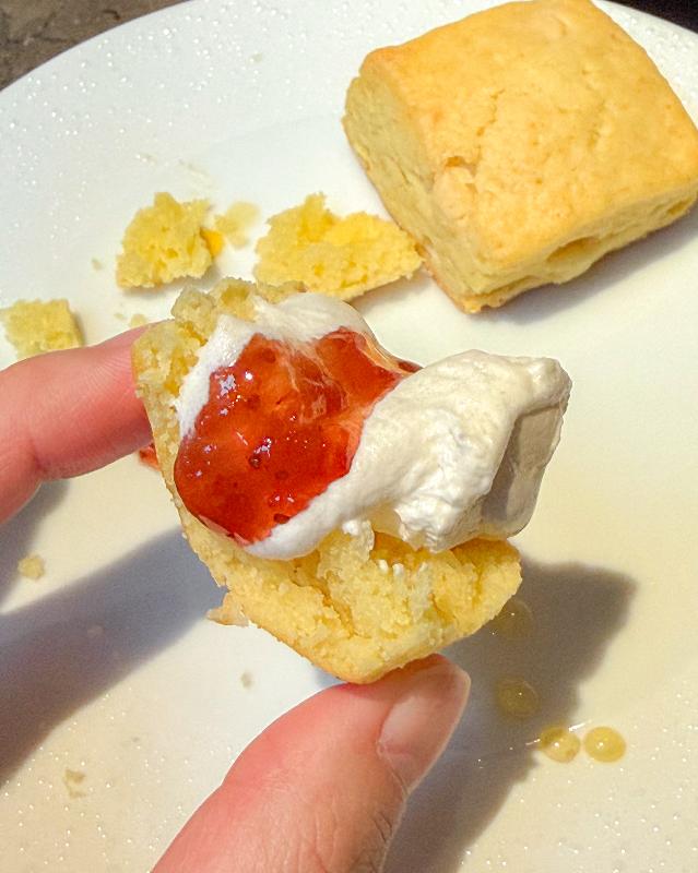 ジャヌ ラウンジ & ガーデンテラス／ジャヌ東京のストロベリー＆ホワイト アフタヌーンティーのスコーン追加1画像