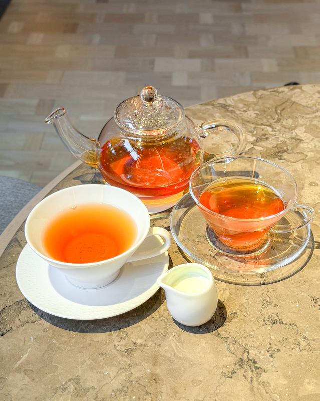 ジャヌ ラウンジ & ガーデンテラス／ジャヌ東京のストロベリー＆ホワイト アフタヌーンティーの飲み物画像