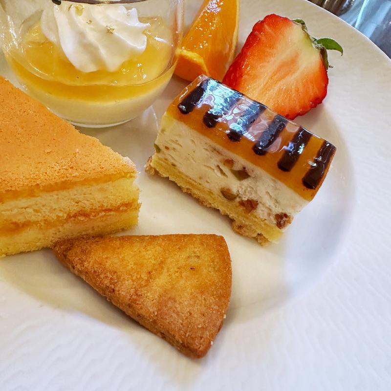 デザートカフェ長楽館／ホテル長楽館のはちみつチーズアフタヌーンティーのスイーツ追加1画像