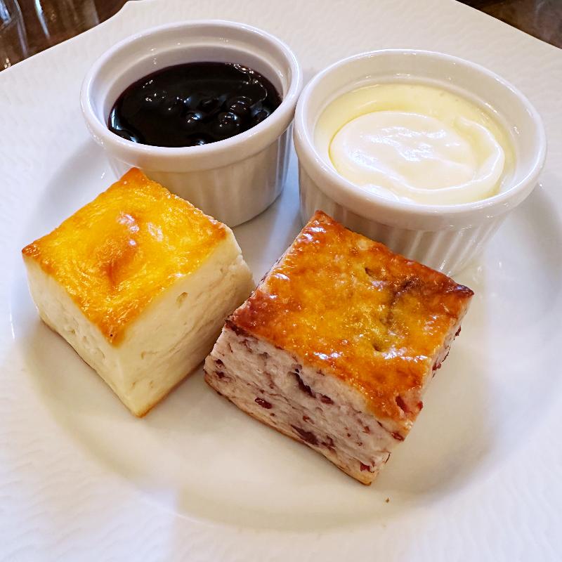 デザートカフェ長楽館／ホテル長楽館のはちみつチーズアフタヌーンティーのスコーン画像