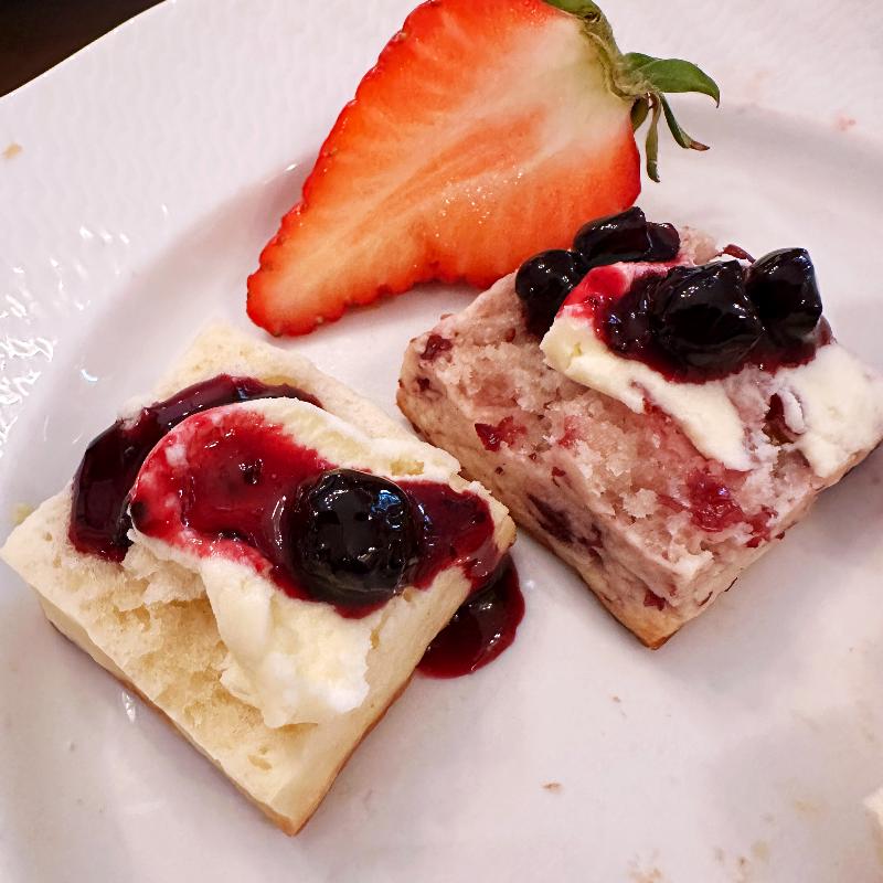 デザートカフェ長楽館／ホテル長楽館のはちみつチーズアフタヌーンティーのスコーン追加1画像